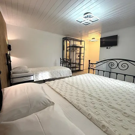 Entire 4-br Historic Greek In Cunda Island Frühstückspension 3*