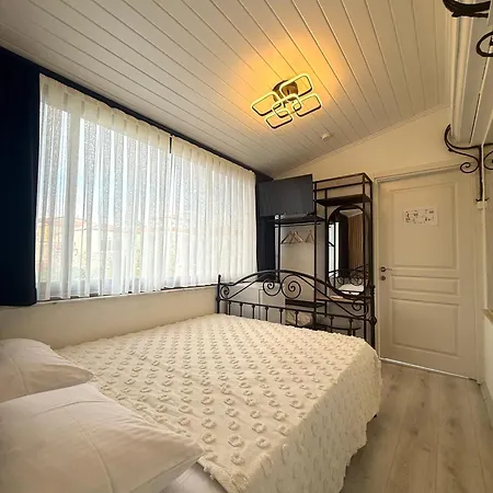 Entire 4-br Historic Greek In Cunda Island Frühstückspension 3*