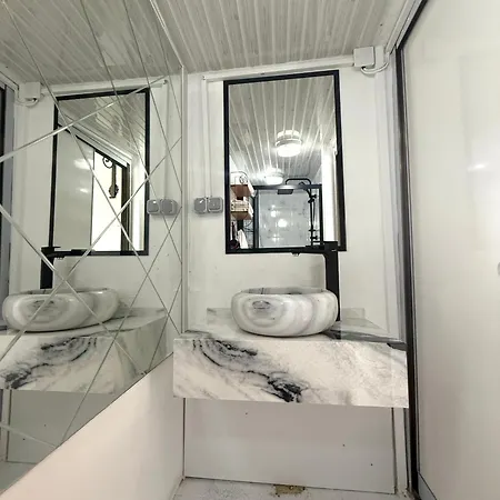 Entire 4-br Historic Greek In Cunda Island Ayvalı