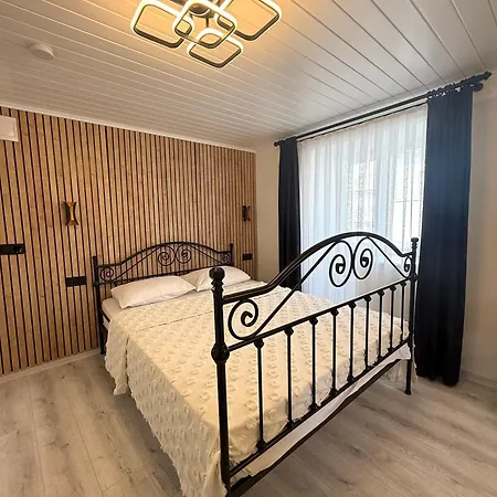 Entire 4-br Historic Greek In Cunda Island Bed & Breakfast 3*